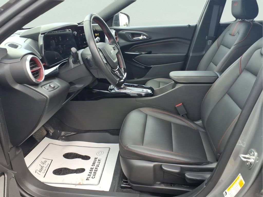 Used 2024 Chevrolet Trax RS w/ Driver Confidence Package FWD image 17