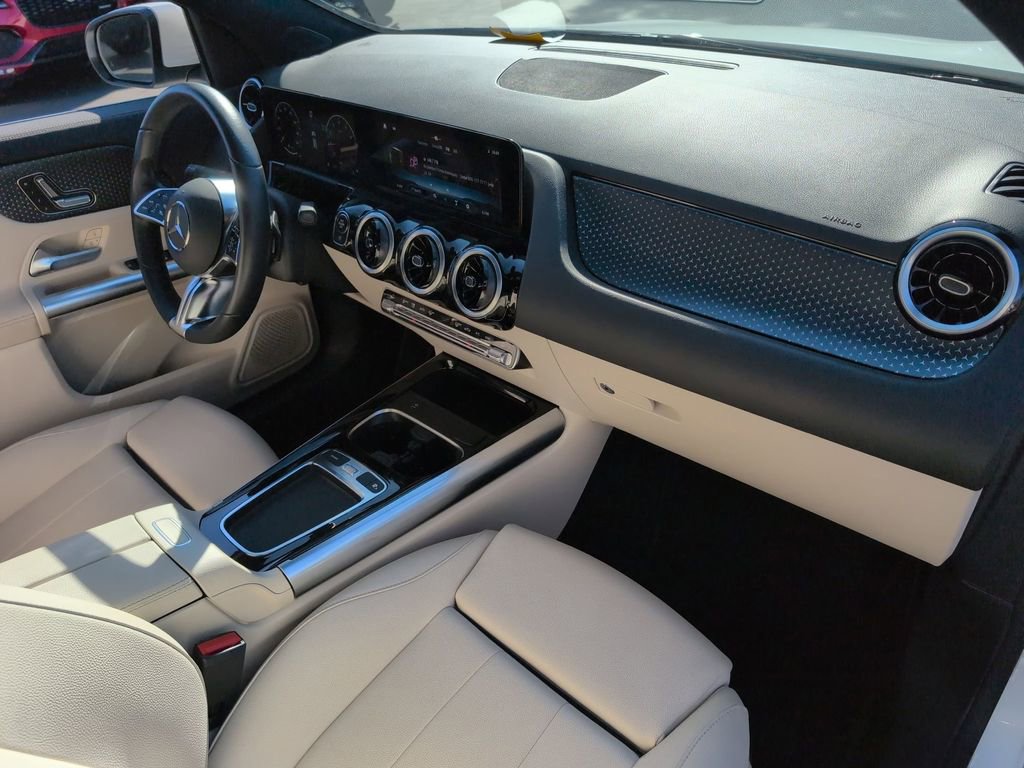 Used 2025 Mercedes-Benz GLA 250 4MATIC image 32