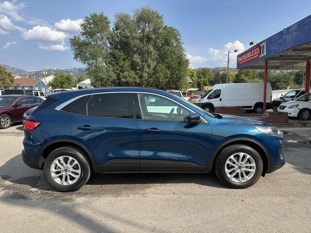 Used 2020 Ford Escape SE image 3