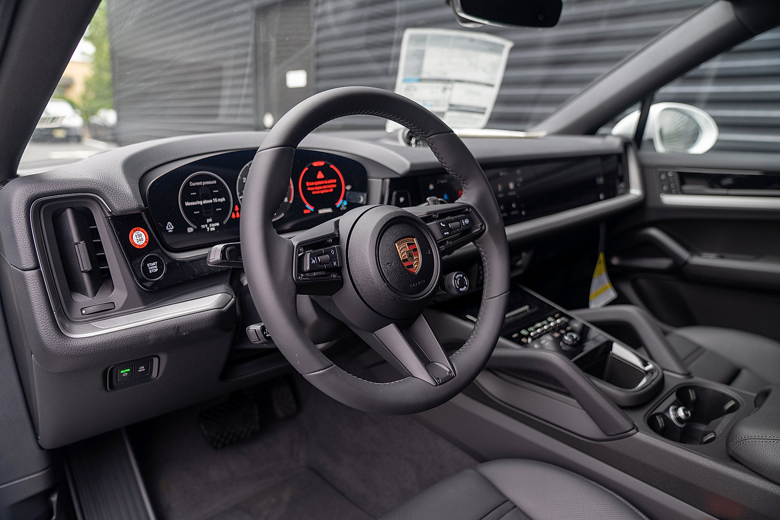 Used 2025 Porsche Cayenne Coupe image 4