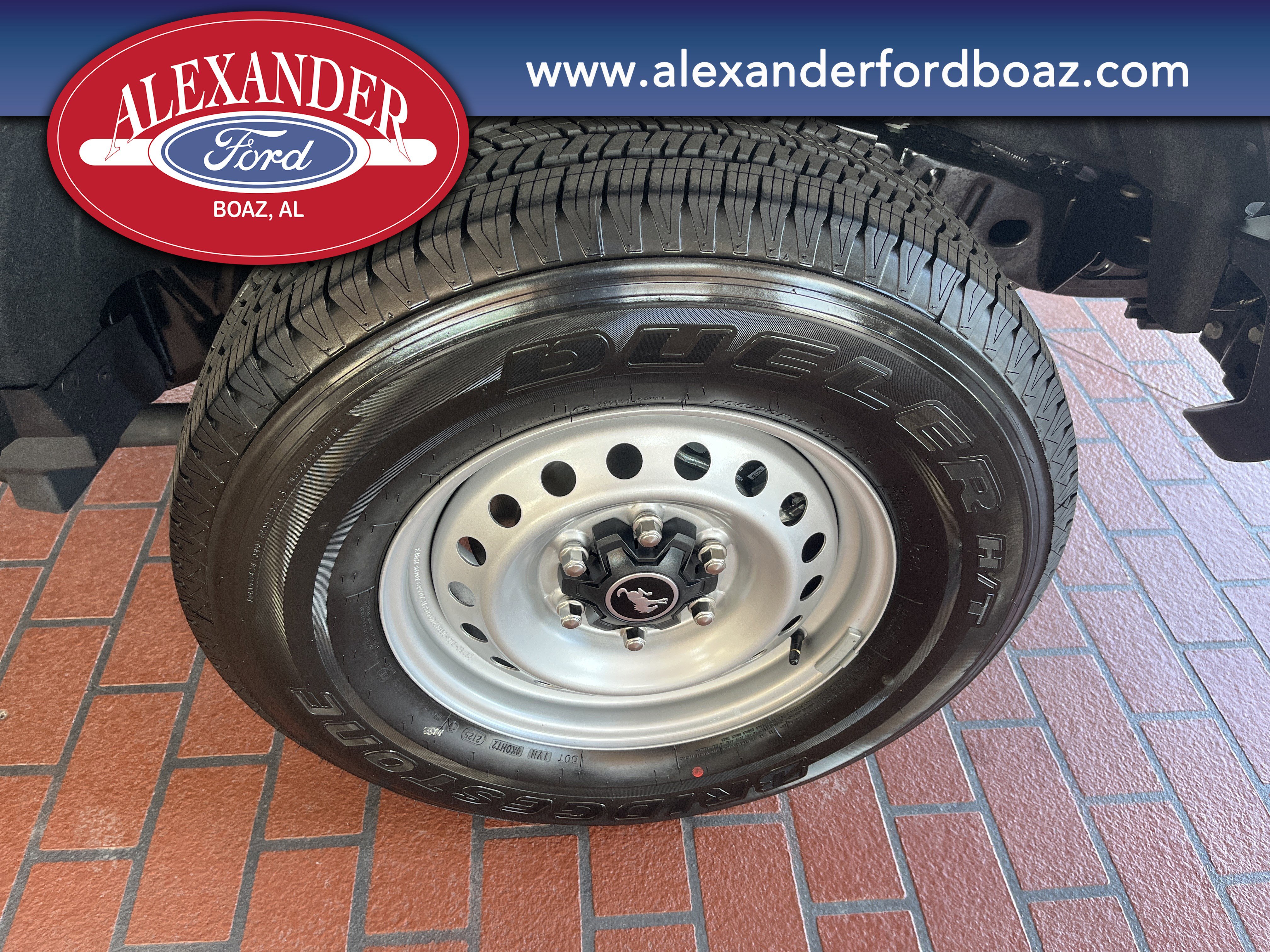 New 2025 Ford Bronco 4-Door image 7