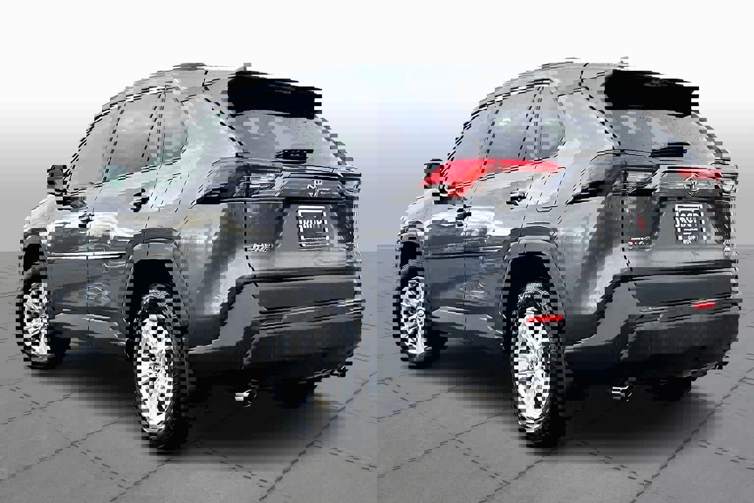 Used 2020 Toyota RAV4 XLE w/ Convenience Package image 11