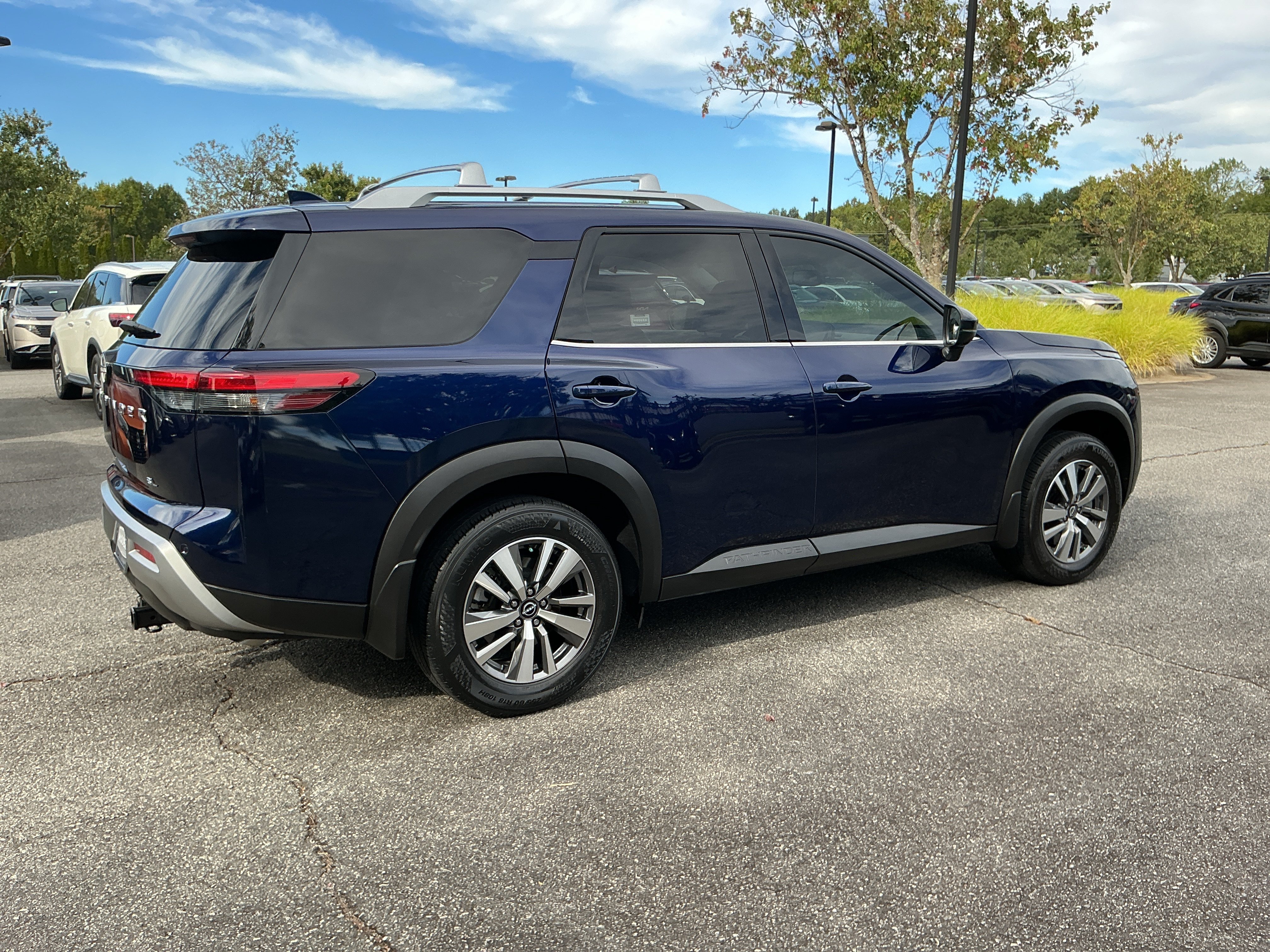 Certified 2022 Nissan Pathfinder SL FWD image 4