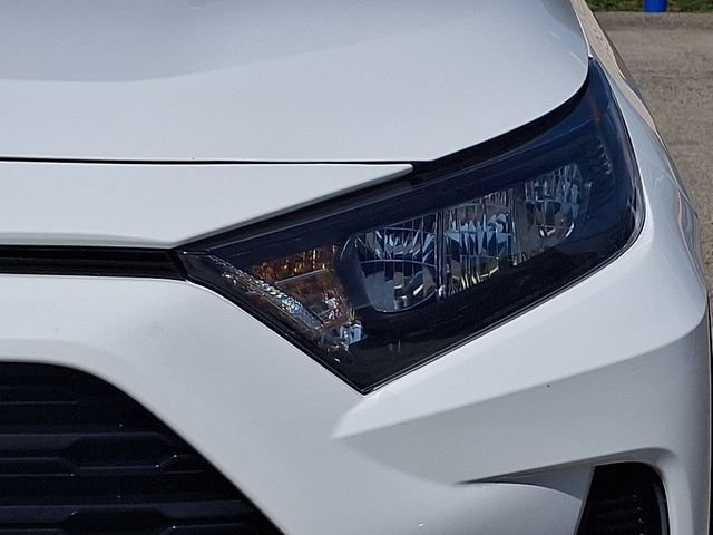 Used 2021 Toyota RAV4 LE AWD/4WD image 9