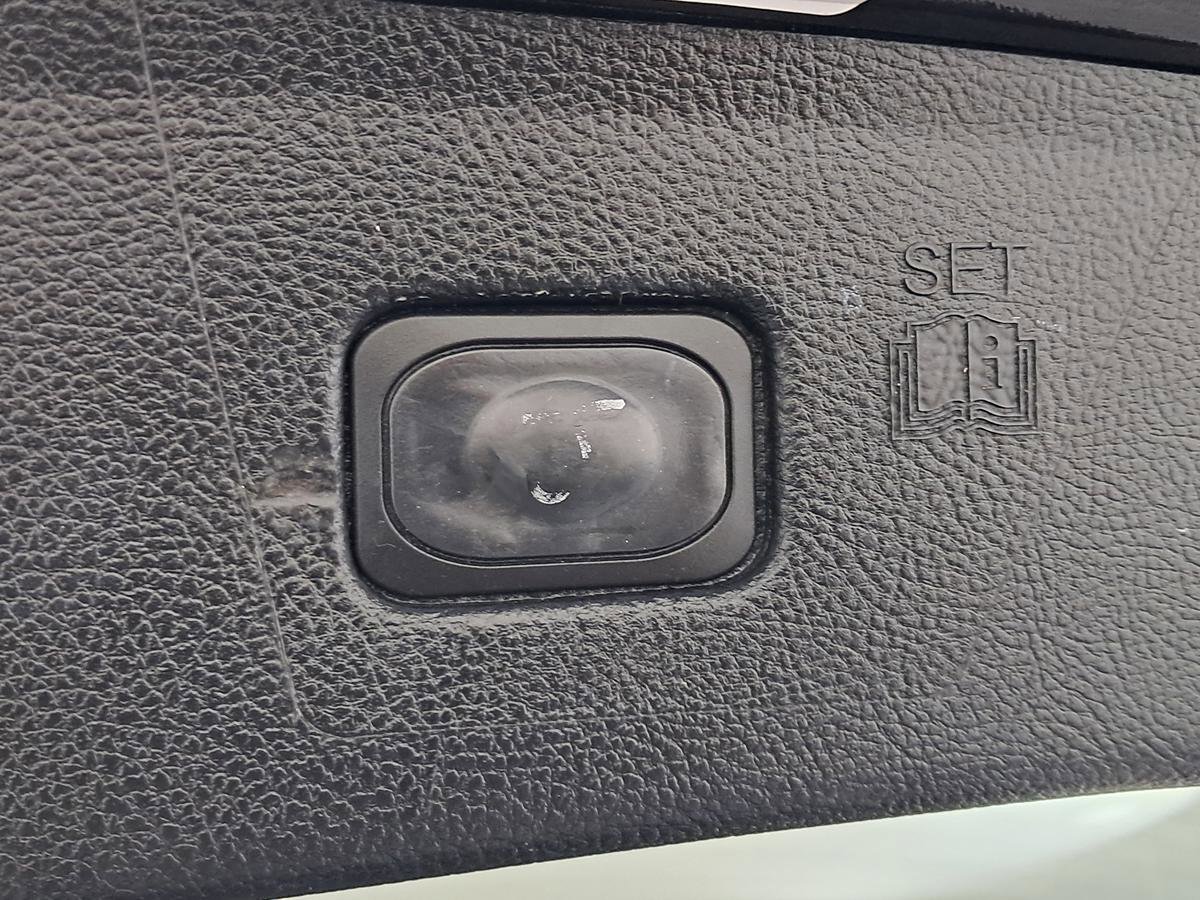 Used 2017 Ford Edge Titanium FWD image 32