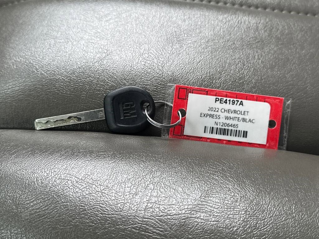 Used 2022 Chevrolet Express 2500 RWD image 4