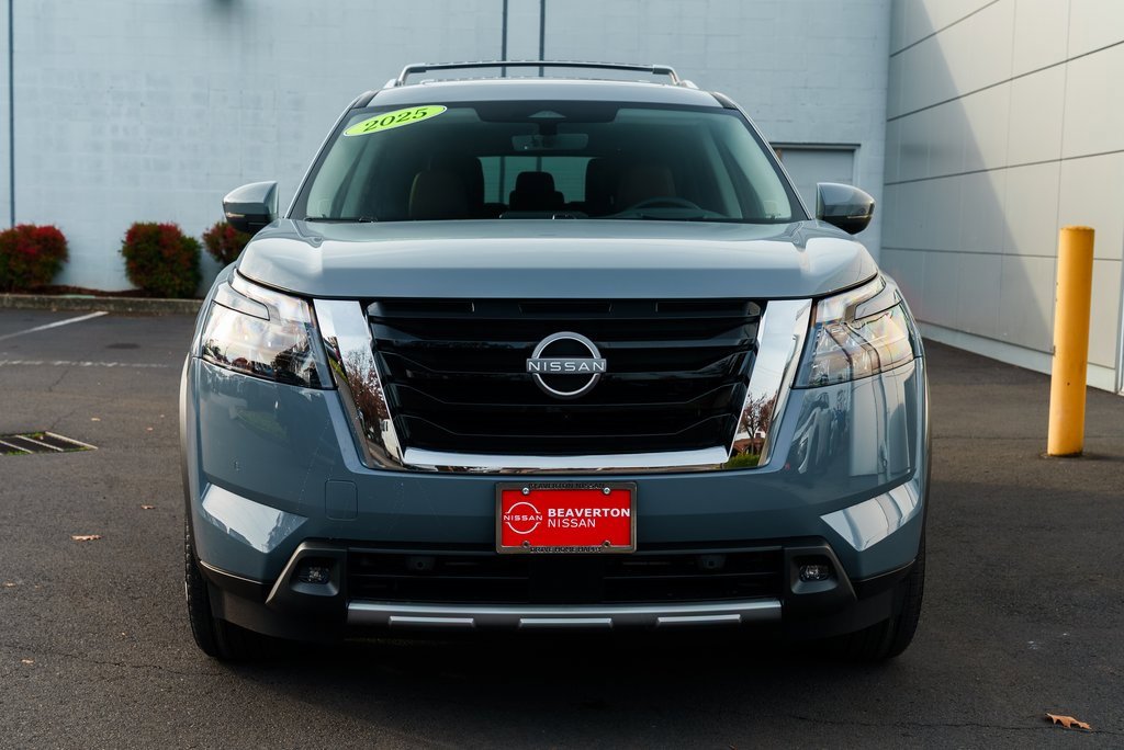 New 2025 Nissan Pathfinder Platinum image 2