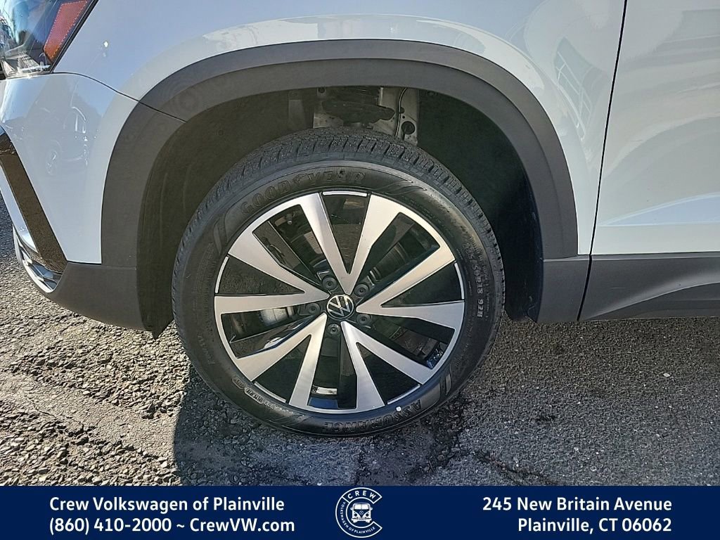 Certified 2023 Volkswagen Taos SE image 17