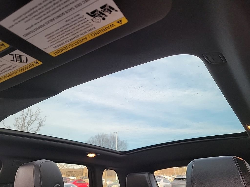 Used 2017 Land Rover Range Rover Evoque SE Premium image 30