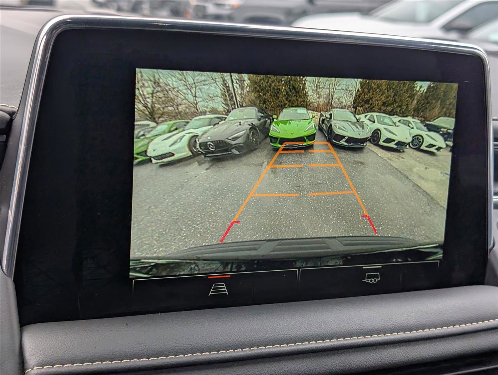 Used 2024 GMC Yukon XL SLT image 32