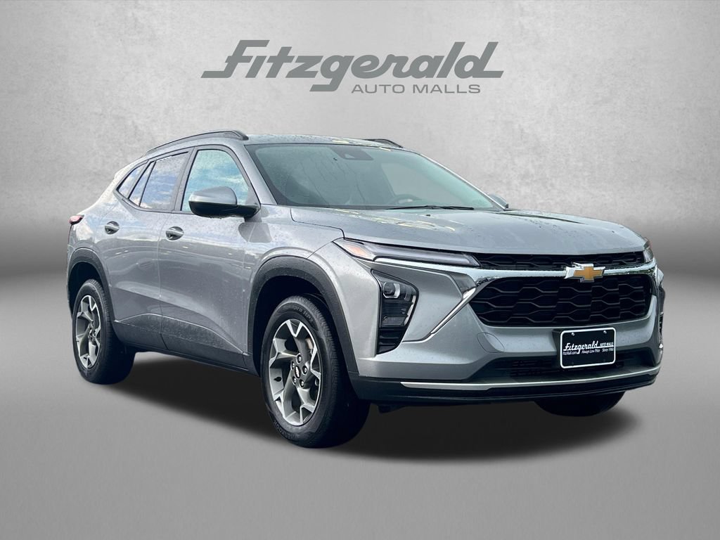 Used 2025 Chevrolet Trax LT w/ LT Convenience Package FWD image 1