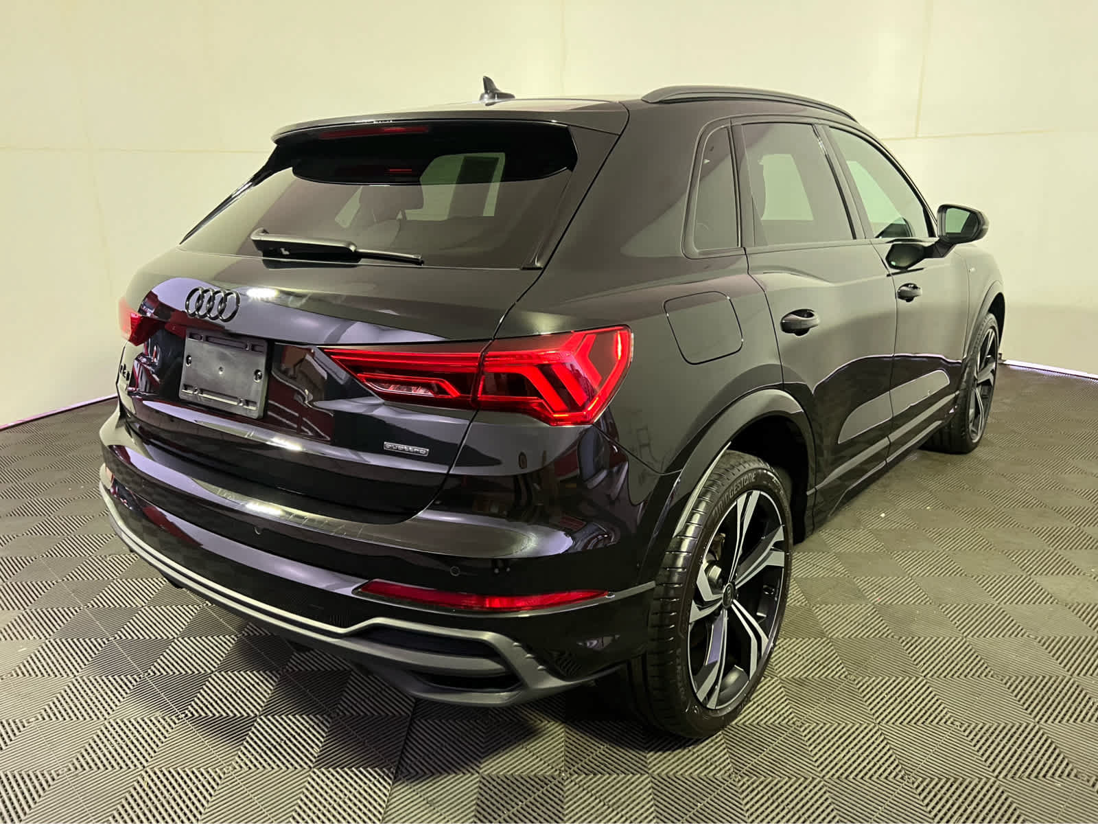 Used 2023 Audi Q3 2.0T Premium Plus w/ Premium Plus Package AWD/4WD image 7