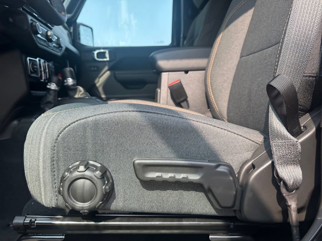 New 2025 Jeep Gladiator Sport image 13