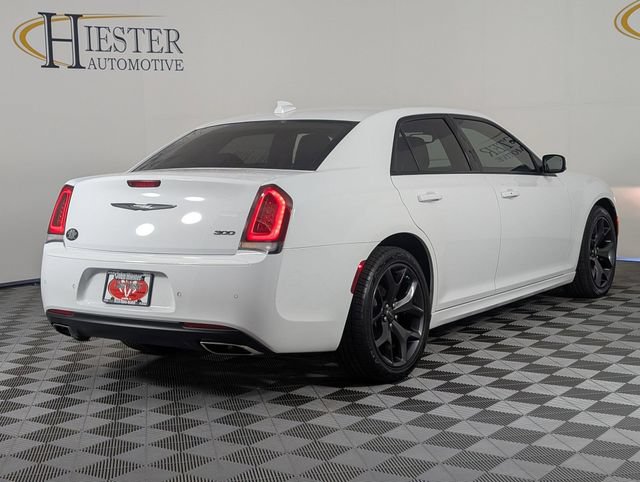 Used 2023 Chrysler 300 Touring L RWD image 7
