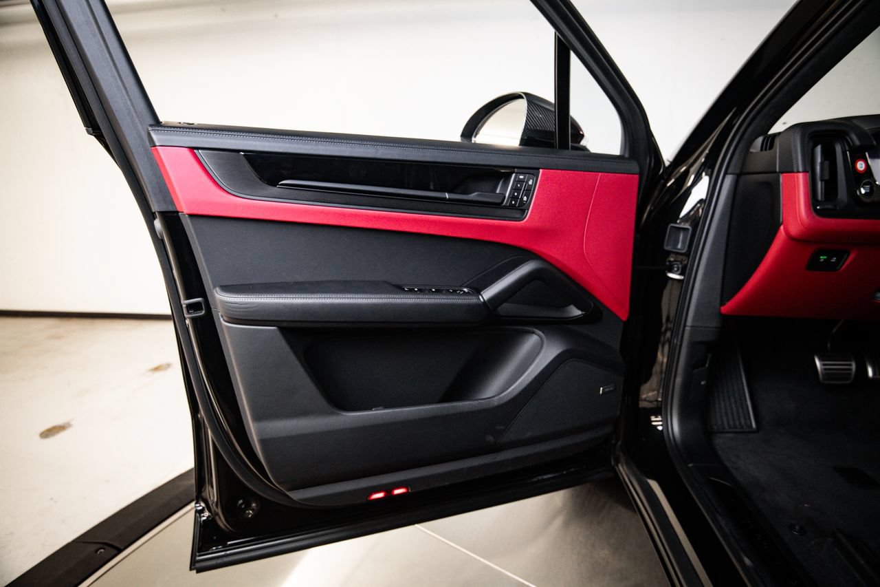 Certified 2026 Porsche Cayenne GTS AWD/4WD image 23