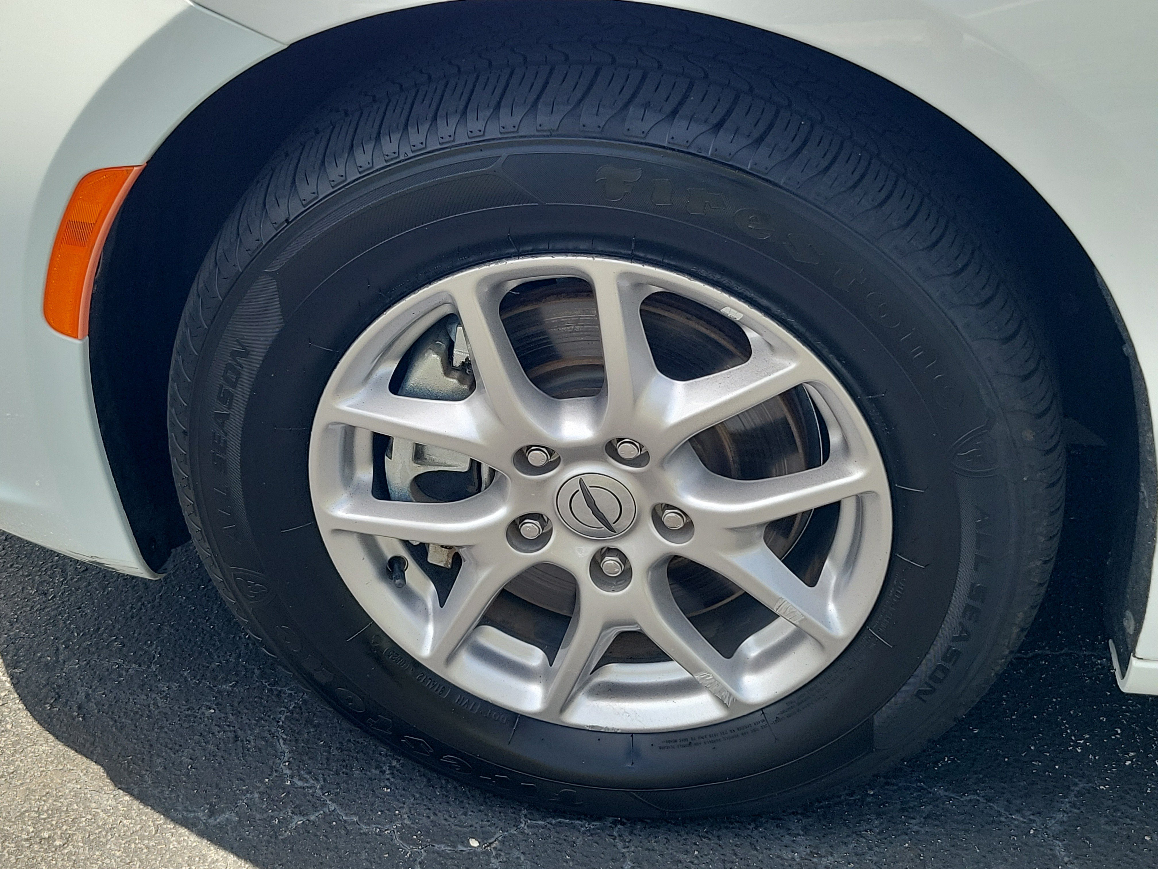 Used 2024 Chrysler Pacifica Touring-L FWD image 7