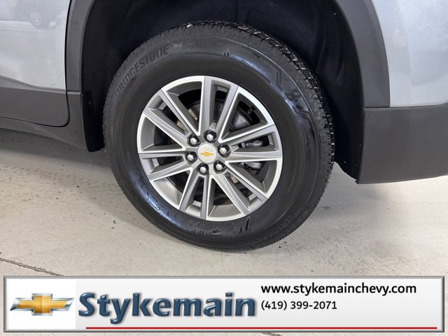 Used 2023 Chevrolet Traverse LT image 11