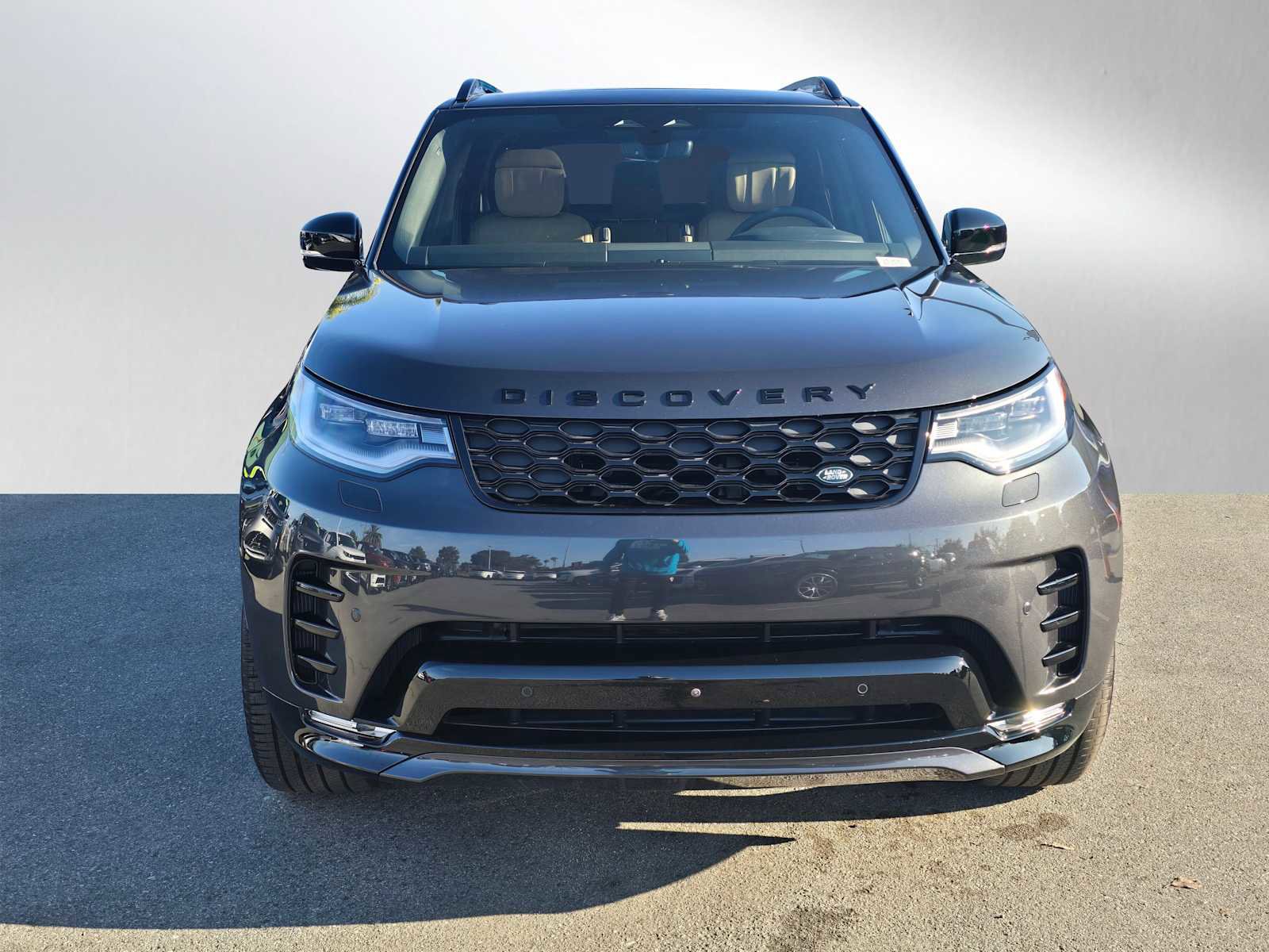New 2025 Land Rover Discovery Dynamic SE image 8