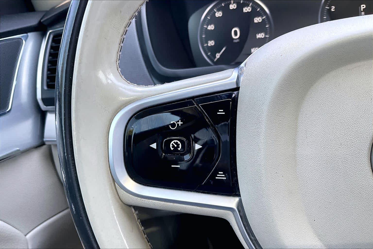 Used 2016 Volvo XC90 T6 Momentum w/ Convenience Package AWD/4WD image 24