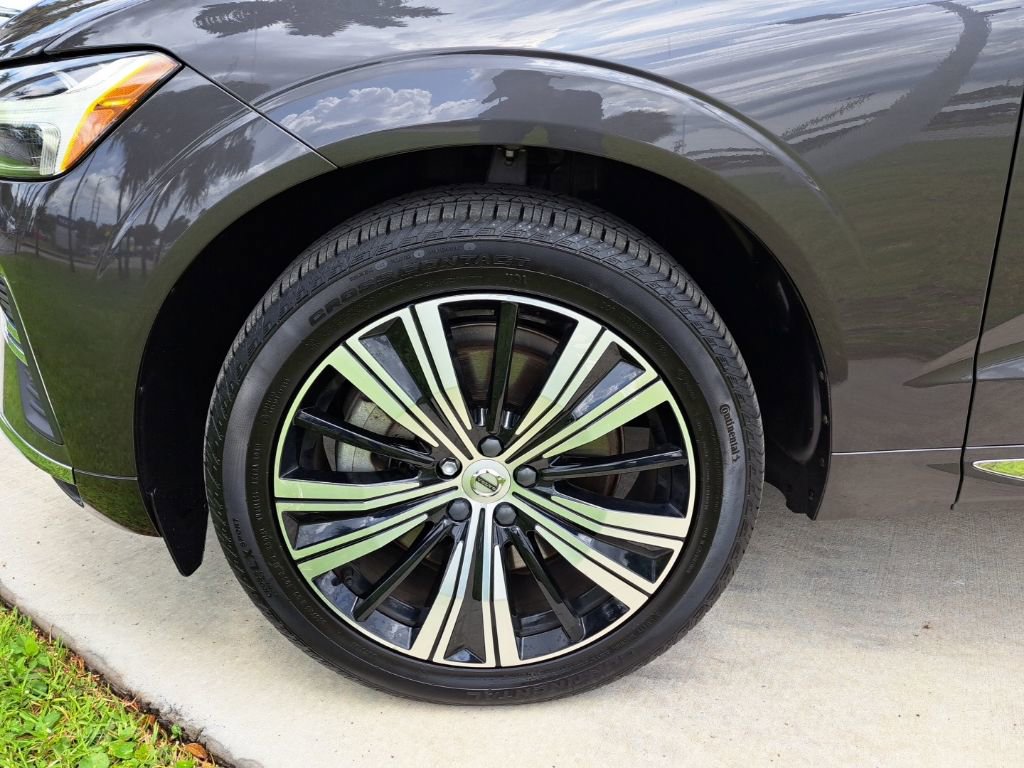 Used 2022 Volvo XC60 B6 Inscription w/ Protection Package Premier image 3