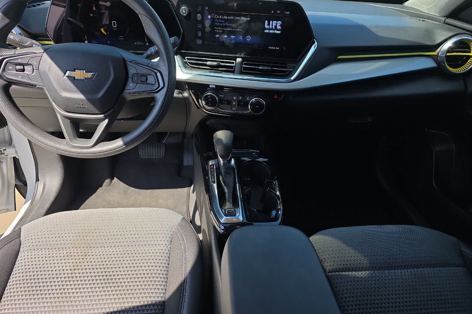 Used 2025 Chevrolet Trax LT FWD image 4