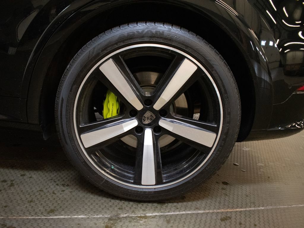 Certified 2025 Porsche Cayenne Turbo image 14