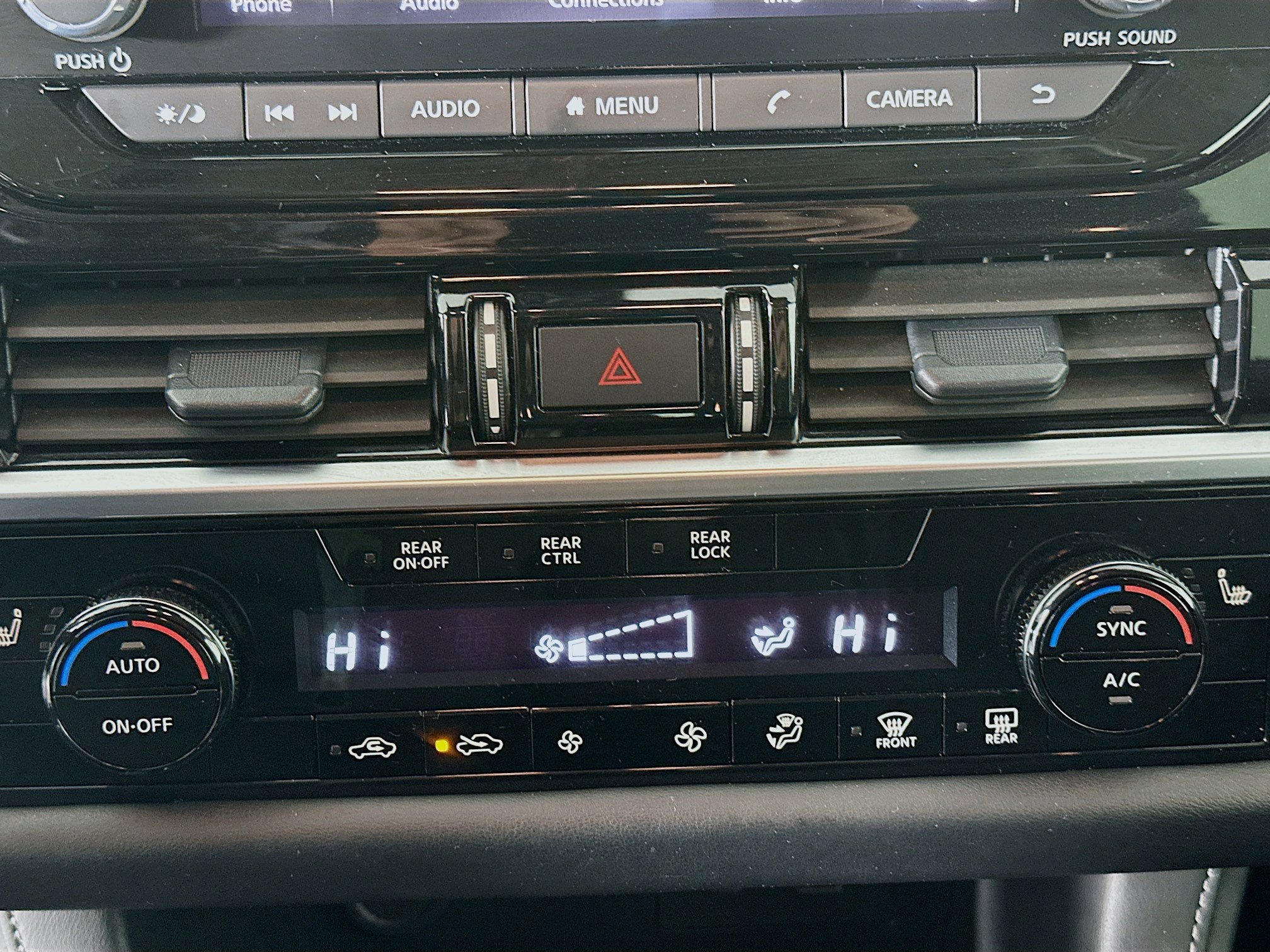 Used 2025 Nissan Pathfinder SV image 23