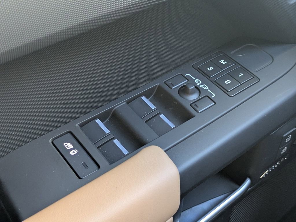 New 2026 Land Rover Defender 110 X-Dynamic SE AWD/4WD image 26