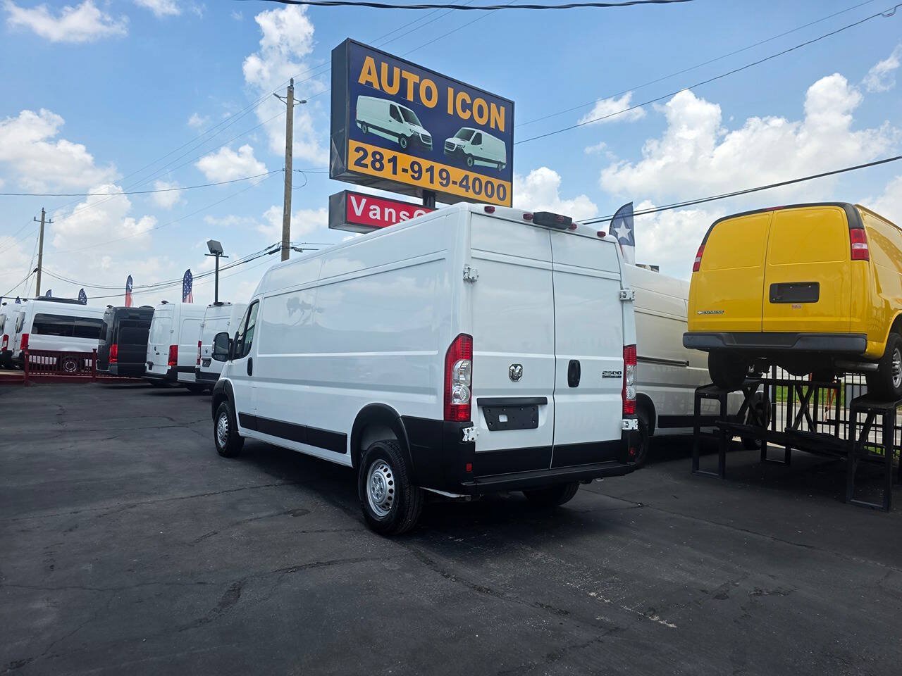 Used 2025 RAM ProMaster 2500 w/ Convenience Group FWD image 25