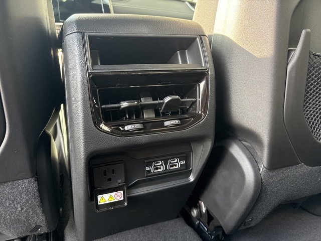 New 2025 Jeep Grand Cherokee Altitude image 15