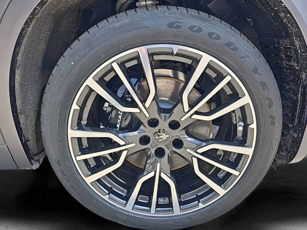 New 2023 Maserati Grecale GT image 11