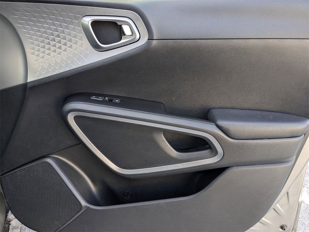 Used 2023 Kia Soul LX w/ Option Group 015 image 32