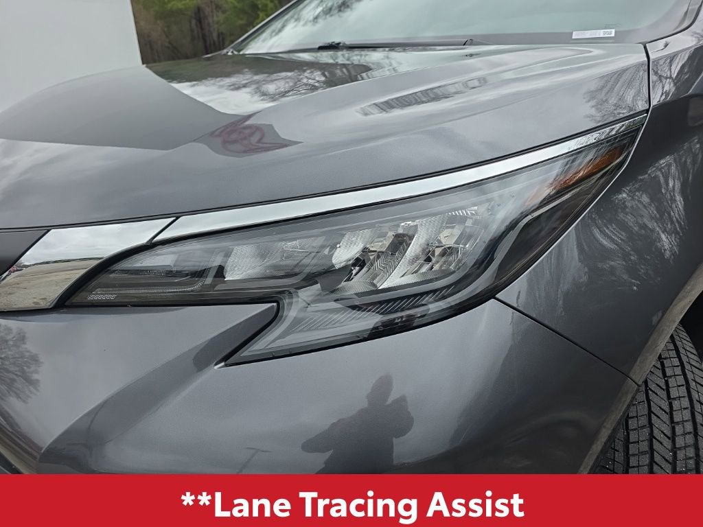 Used 2025 Toyota Sienna XLE image 12