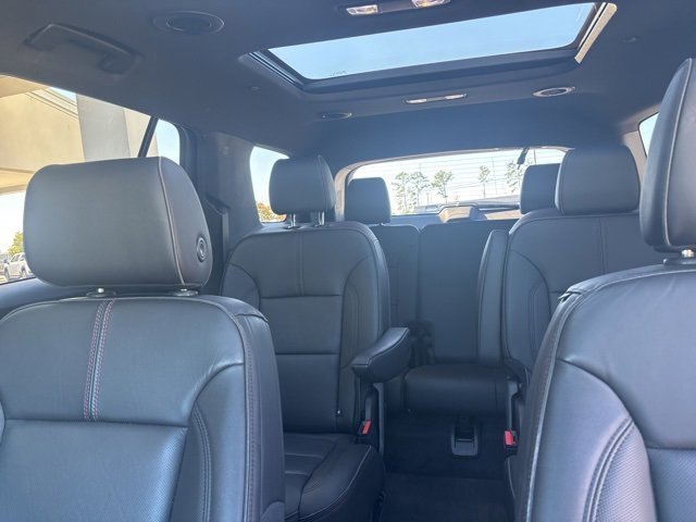 Used 2022 Chevrolet Traverse RS image 19