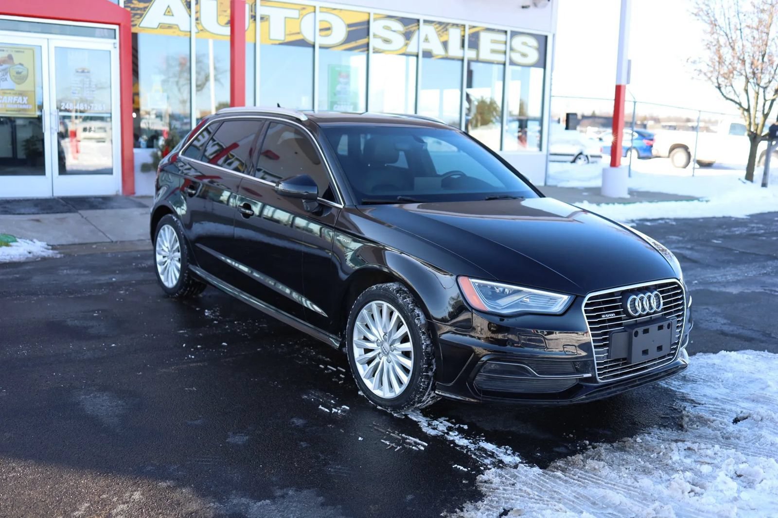 Used 2016 Audi A3 e-tron Premium Plus w/ Premium Plus Package FWD image 3