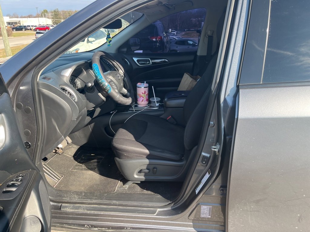 Used 2020 Nissan Pathfinder SV image 8