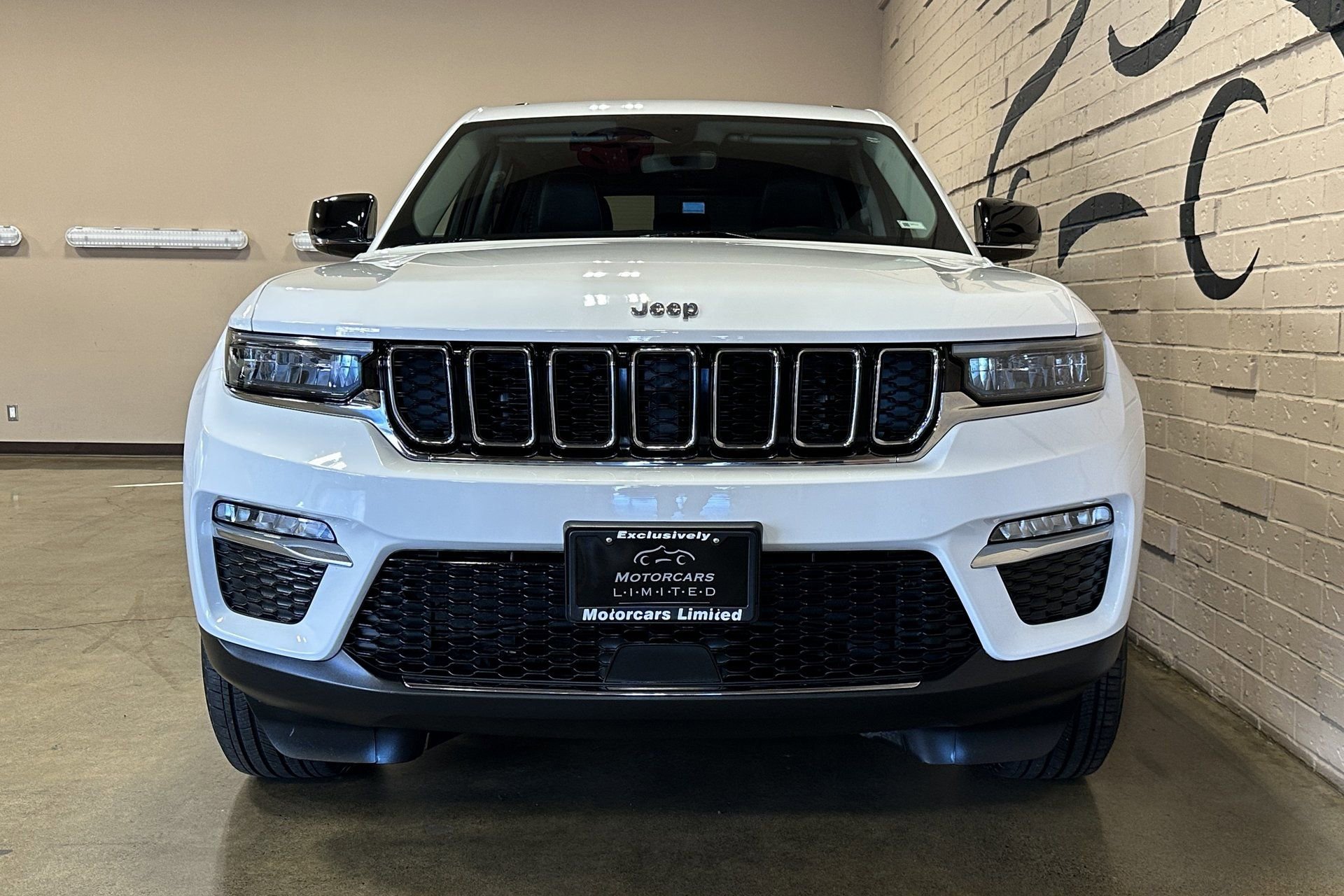 Used 2023 Jeep Grand Cherokee Limited AWD/4WD image 12