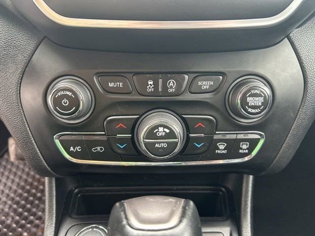 Used 2022 Jeep Cherokee Latitude Lux w/ Sun & Sound Group AWD/4WD image 28