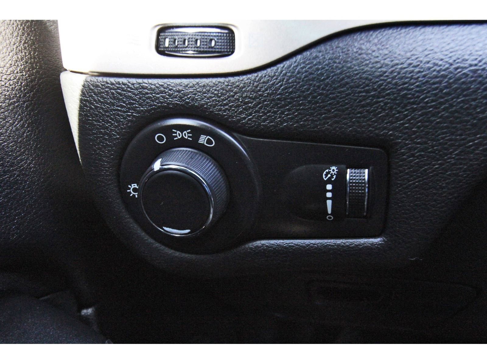 Used 2016 Jeep Cherokee Sport image 23