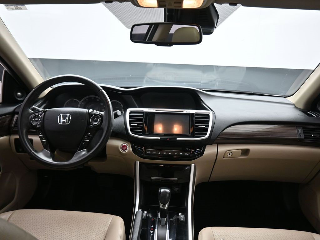 Used 2017 Honda Accord Touring image 40