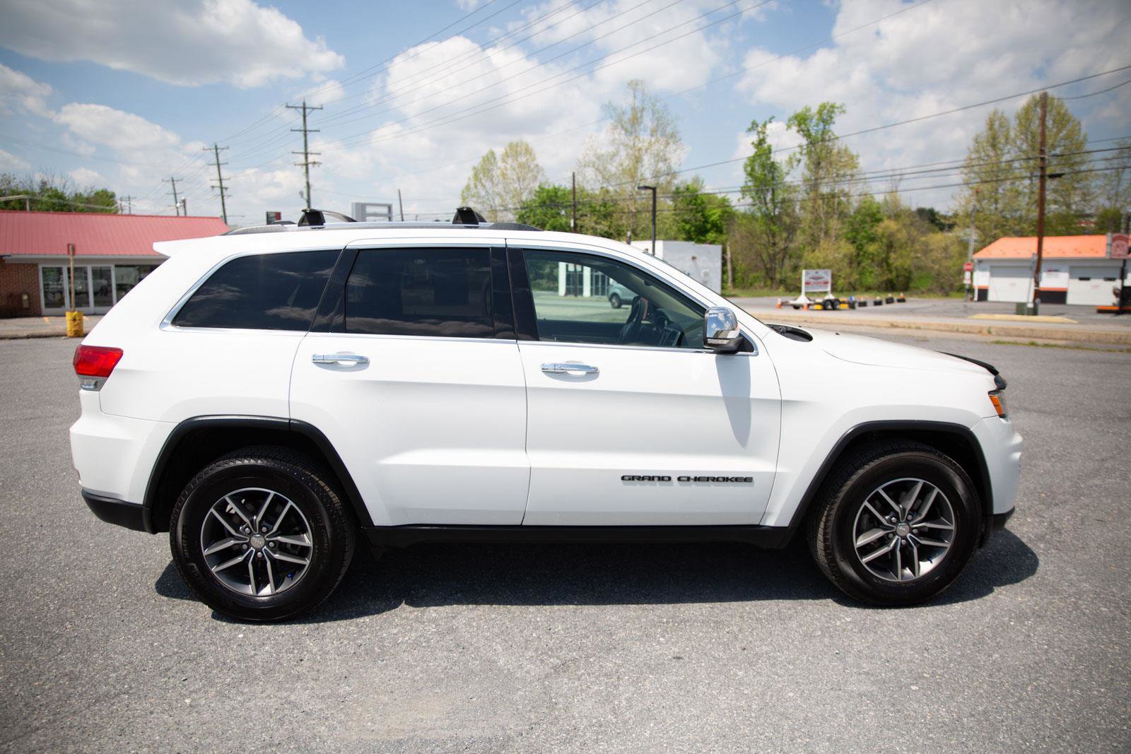 Used 2017 Jeep Grand Cherokee Limited AWD/4WD image 4