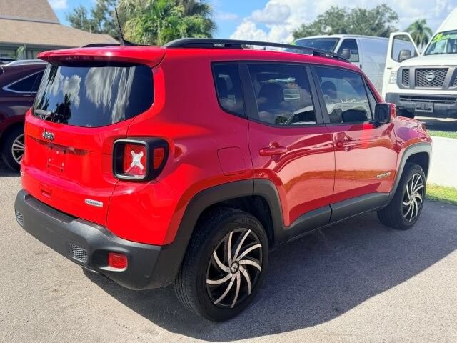 Used 2019 Jeep Renegade Latitude w/ Cold Weather Group AWD/4WD image 4