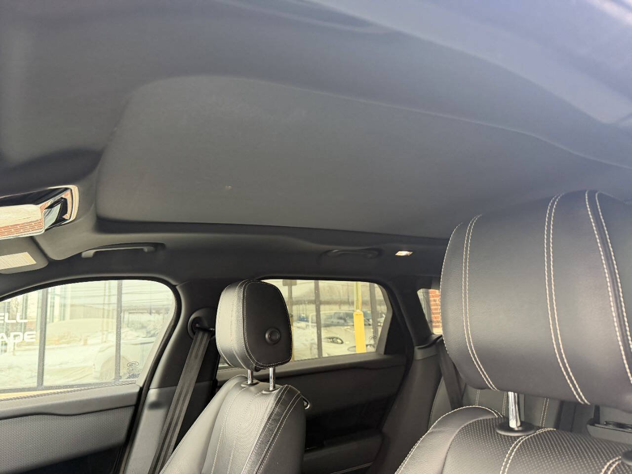 Used 2018 Land Rover Range Rover Velar R-Dynamic SE image 28