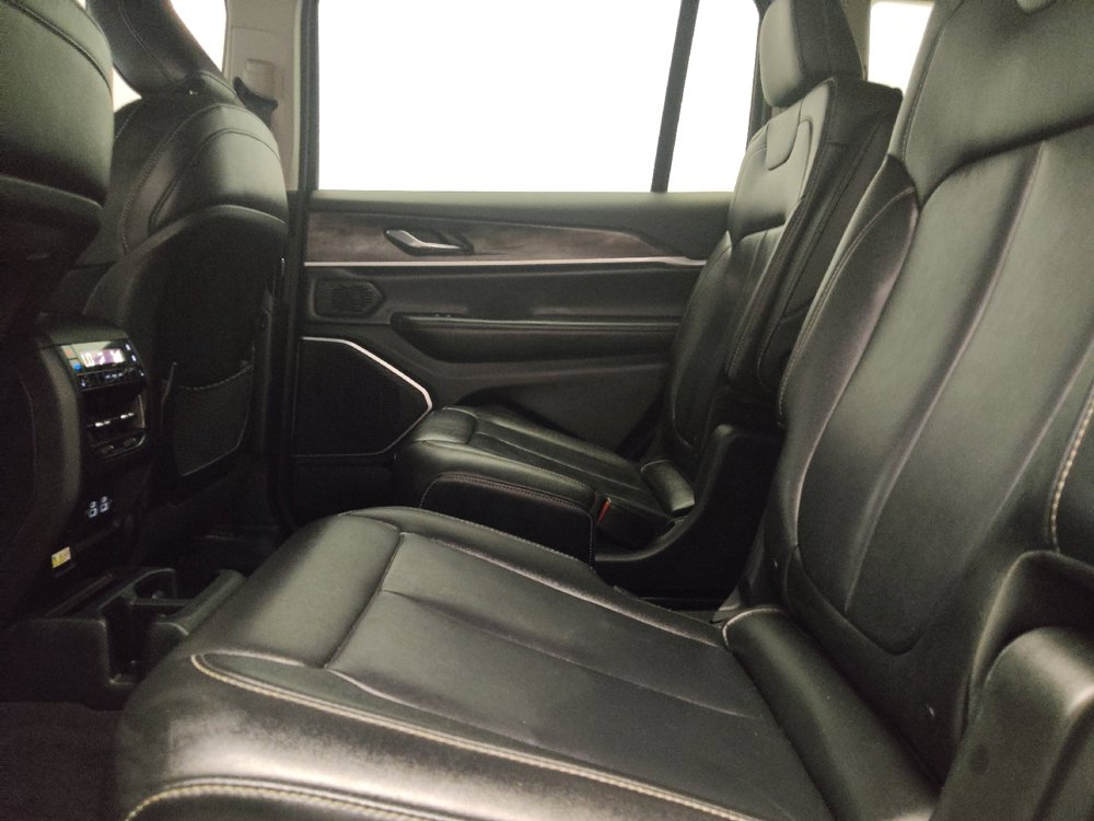 Used 2023 Jeep Grand Cherokee L Limited w/ Black Appearance Package AWD/4WD image 18
