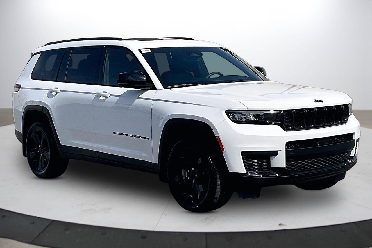 Certified 2023 Jeep Grand Cherokee L Laredo image 2