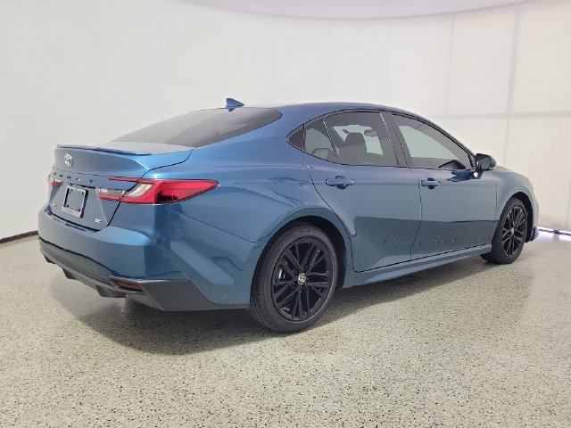 Used 2026 Toyota Camry SE FWD image 5