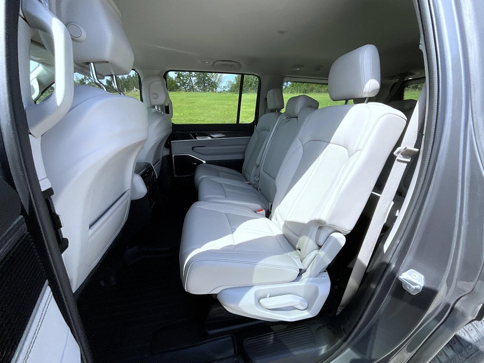 Used 2022 Jeep Wagoneer Series II AWD/4WD image 22