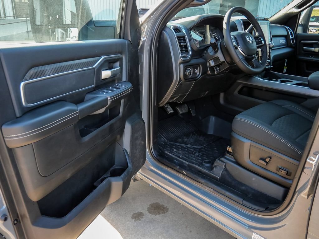 New 2026 RAM 3500 Big Horn AWD/4WD image 32