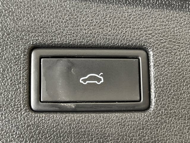 Used 2022 Volkswagen Tiguan SEL R-Line AWD/4WD image 6