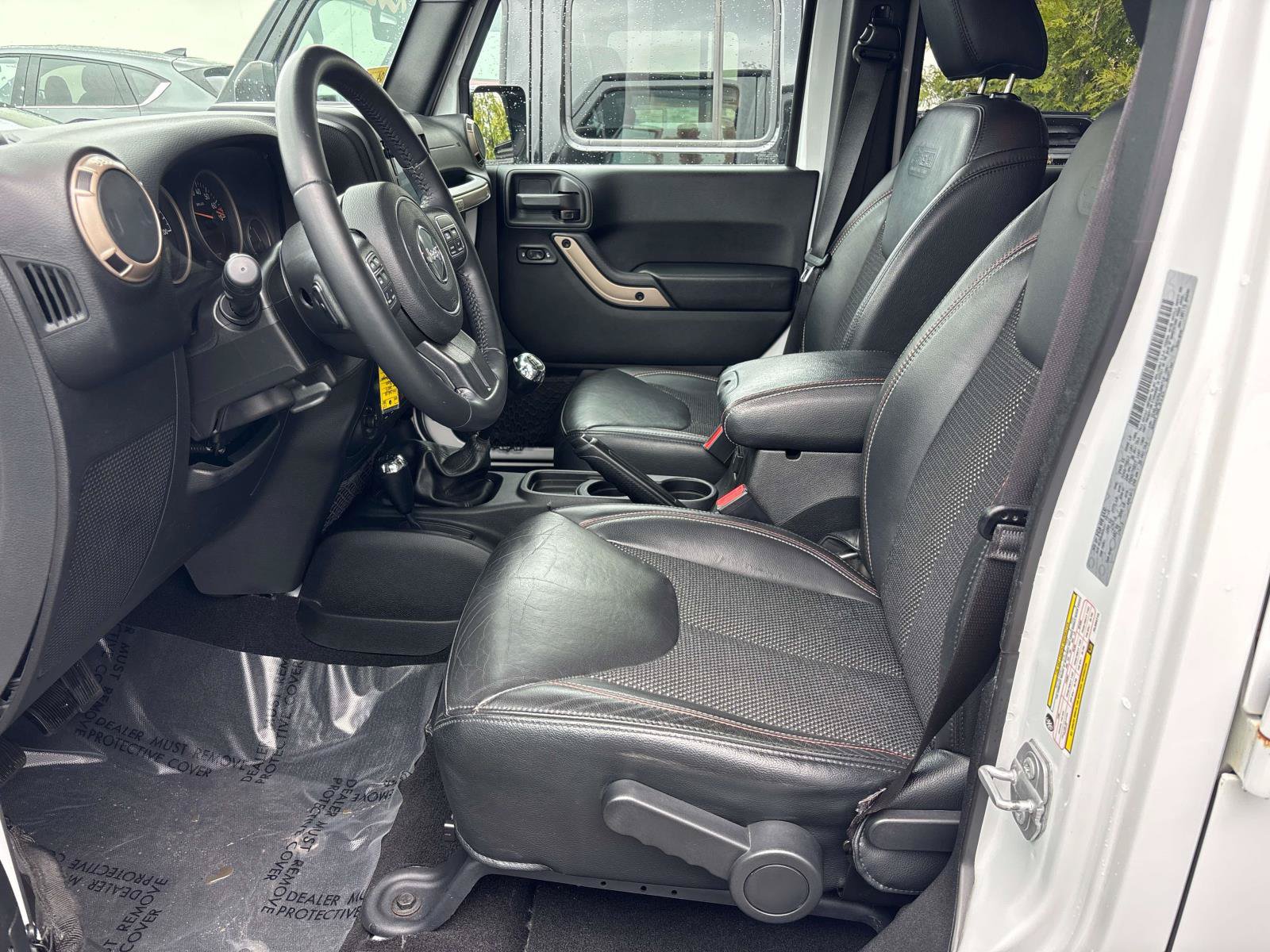 Used 2017 Jeep Wrangler Unlimited Sahara AWD/4WD image 4